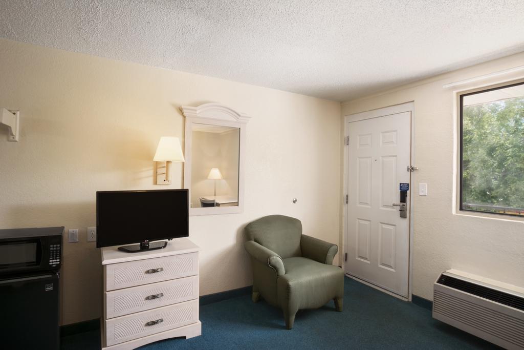 Days Inn Pensacola North Ferry Pass Dış mekan fotoğraf